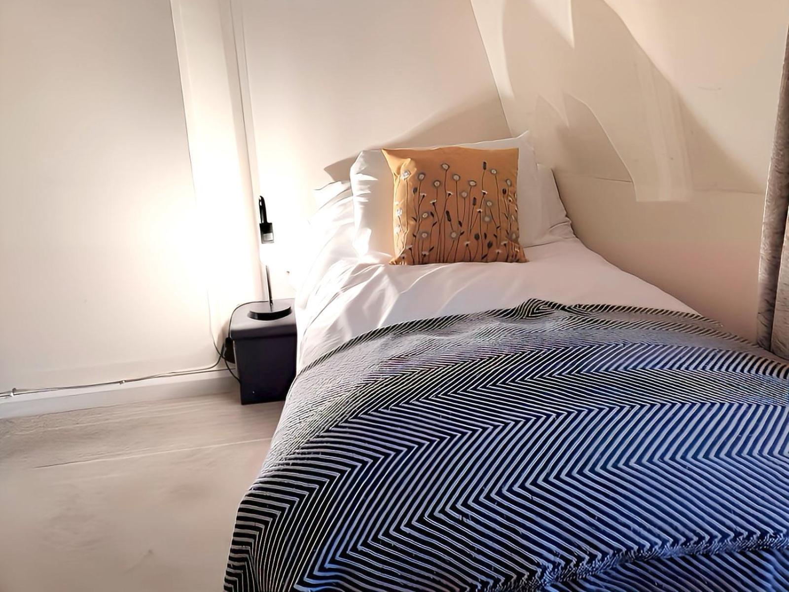 - 1 Bedroom Located Near Park Apartment *